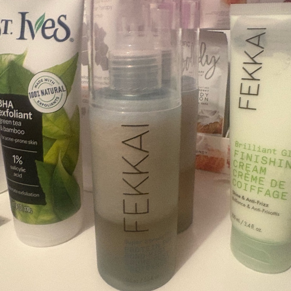 Fekkai Green-Tinted Hair Finishing Cream - Lightweight Shine & Frizz Control